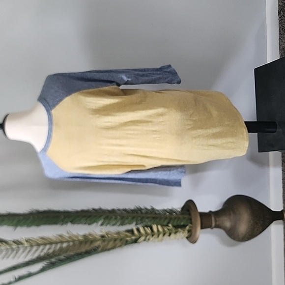 LuLaRoe Heathered Blue and Yellow Randy Raglan Tee NWT - Picture 3 of 11